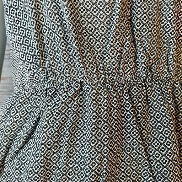 Old Navy Black And White Pattern Dress With Elastic Waist - Picture 5 of 9